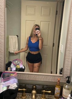 Mavis - escort in Erbil Photo 1 of 2