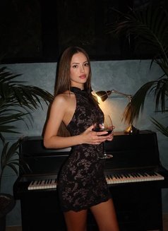 Mavis - puta in Dubai Photo 5 of 5