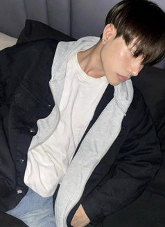 Mawin - Male escort in Al Manama Photo 10 of 12