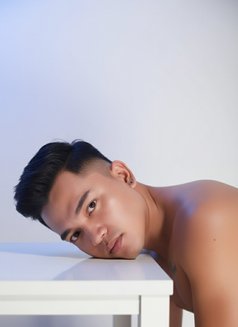 Max Balines - Male escort in Kuala Lumpur Photo 3 of 4