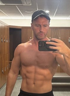 Max - Male escort in London Photo 3 of 5