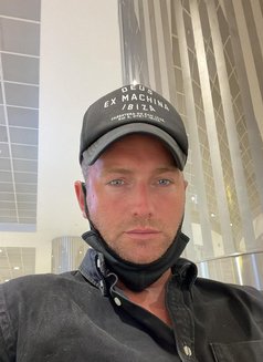 Max - Male escort in London Photo 4 of 5