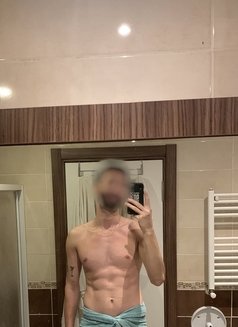 Max - Male companion in Doha Photo 5 of 9