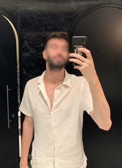 Max - Male companion in Doha Photo 8 of 9