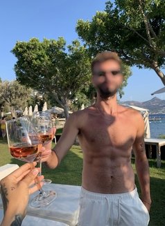 Max - Male companion in Doha Photo 9 of 9