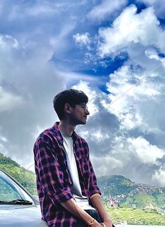 Max - Male escort in Chandigarh Photo 2 of 3