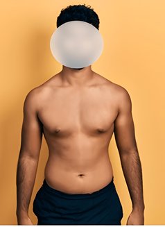 Max - Male escort in Chandigarh Photo 1 of 3