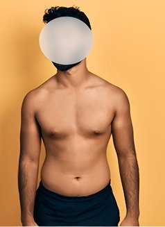 Max - Male escort in Chandigarh Photo 2 of 3
