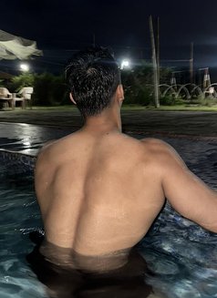 Max - Male escort in Mumbai Photo 1 of 5