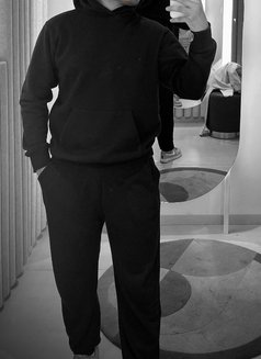 MAX - Male escort in New Delhi Photo 1 of 4