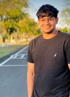 Max - Male escort in New Delhi Photo 1 of 3