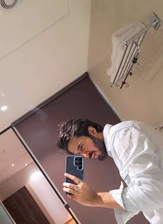Max - Dominador masculino in New Delhi Photo 8 of 8