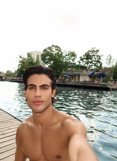 Max - Male escort in Paris Photo 1 of 10