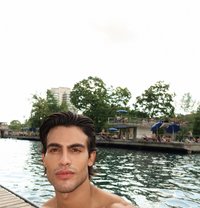 Max - Male escort in Muscat