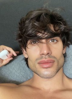 Max - Male escort in Paris Photo 4 of 10