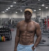 Max - Male companion in Abu Dhabi