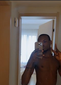 Max - Acompañantes masculino in Mombasa Photo 2 of 3