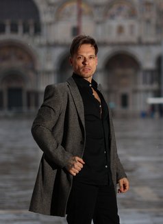 Max Night - Acompañantes masculino in Bangkok Photo 2 of 26