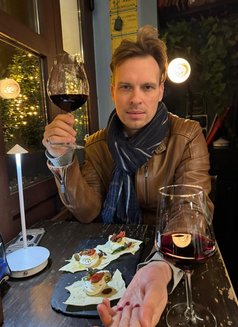 Max Night - Acompañantes masculino in Bangkok Photo 3 of 26