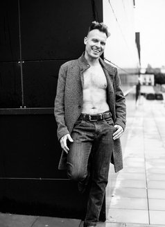 Max Night - Acompañantes masculino in Seoul Photo 6 of 26