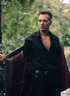 Max Night - Acompañantes masculino in Seoul Photo 9 of 26