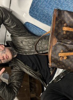 Max - Transsexual escort in Bangkok Photo 2 of 2