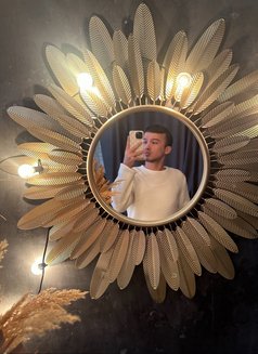 Max - Male escort in İstanbul Photo 7 of 13