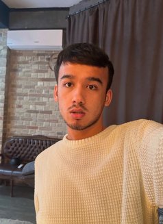 Max - Male escort in İstanbul Photo 9 of 13