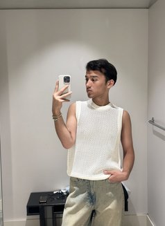 Max - Male escort in İstanbul Photo 1 of 13