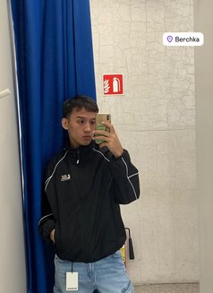 Max - Male escort in İstanbul Photo 2 of 13