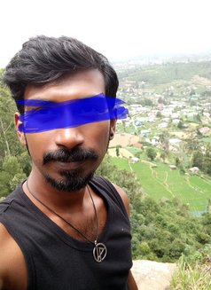 Max Santhiyago - Male escort in Colombo Photo 1 of 4
