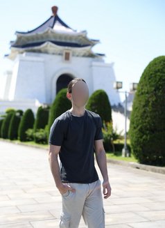 Max - Male escort in Madrid Photo 5 of 6