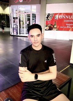Max - Male escort in Bangkok Photo 2 of 4