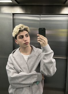 Max Twink - Male escort in Dubai Photo 2 of 5