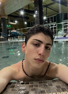 Max Twink - Male escort in Dubai Photo 3 of 5