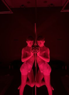 Max - Acompañantes masculino in Dubai Photo 7 of 8