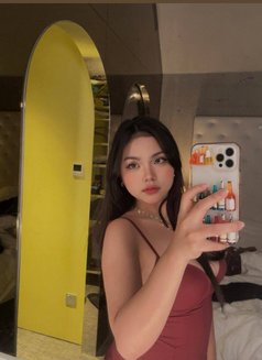 Maxene - escort in Singapore Photo 4 of 8