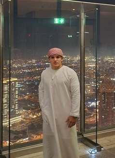 Maximo - masseur in Dubai Photo 2 of 3
