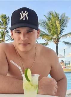 Maximo - masseur in Dubai Photo 4 of 5