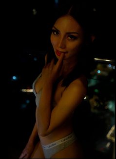 Maxine - Transsexual escort agency in Makati City Photo 13 of 17