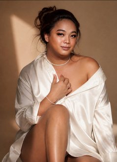 Maxine - Transsexual escort in Manila Photo 2 of 3