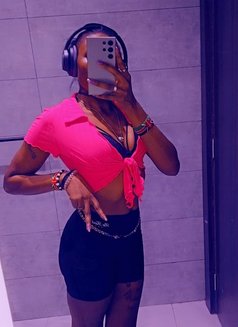 Maxine - escort in Nairobi Photo 2 of 3