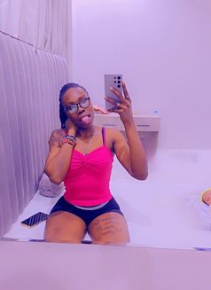 Maxine - escort in Nairobi Photo 3 of 3