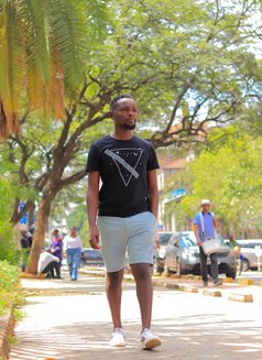 Maxray - masseur in Nairobi Photo 2 of 2