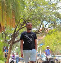 Maxray - masseur in Nairobi