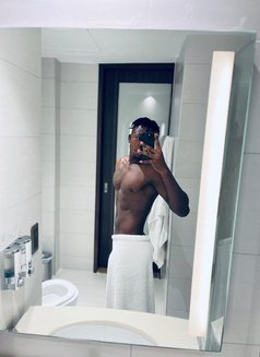 Maxwell - Male escort in Dubai Photo 1 of 4