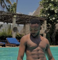 Maxwell - Male companion in Abu Dhabi