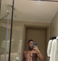 Maxwell - Male companion in Abu Dhabi