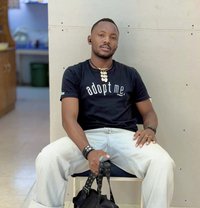 Maxwell - Male companion in Abu Dhabi