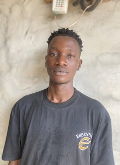 Maxwell - Acompañantes transexual in Abuja Photo 3 of 3